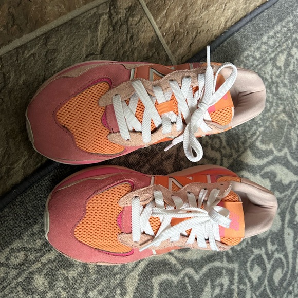 Limited Valentines Day edition New Balance - Picture 2 of 5